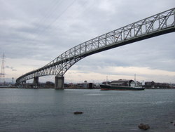 境港水道大橋を見る